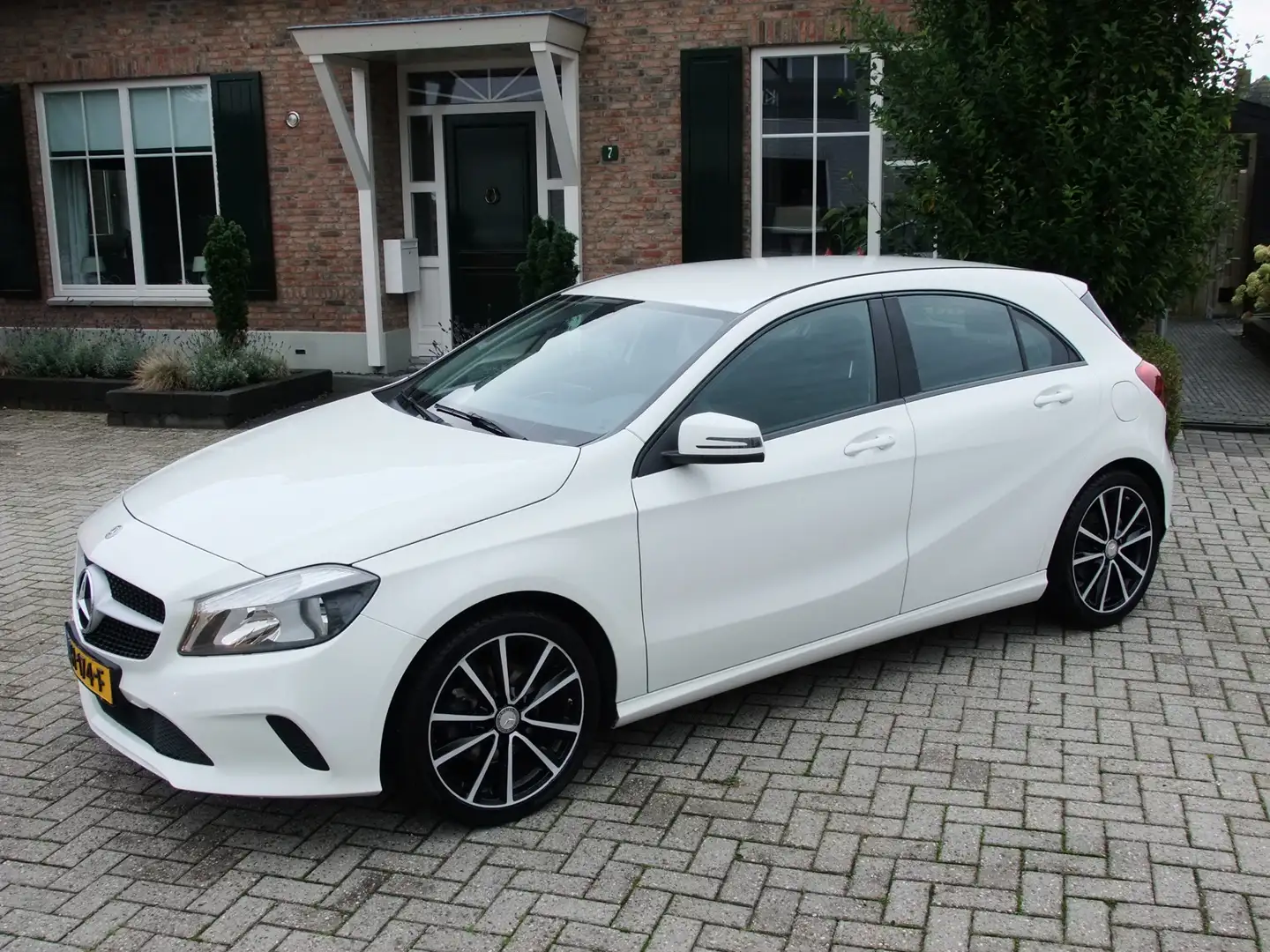 Mercedes-Benz A 160 , Blue-tooth , 6-bak , cruise control, NL-Auto enz Wit - 1