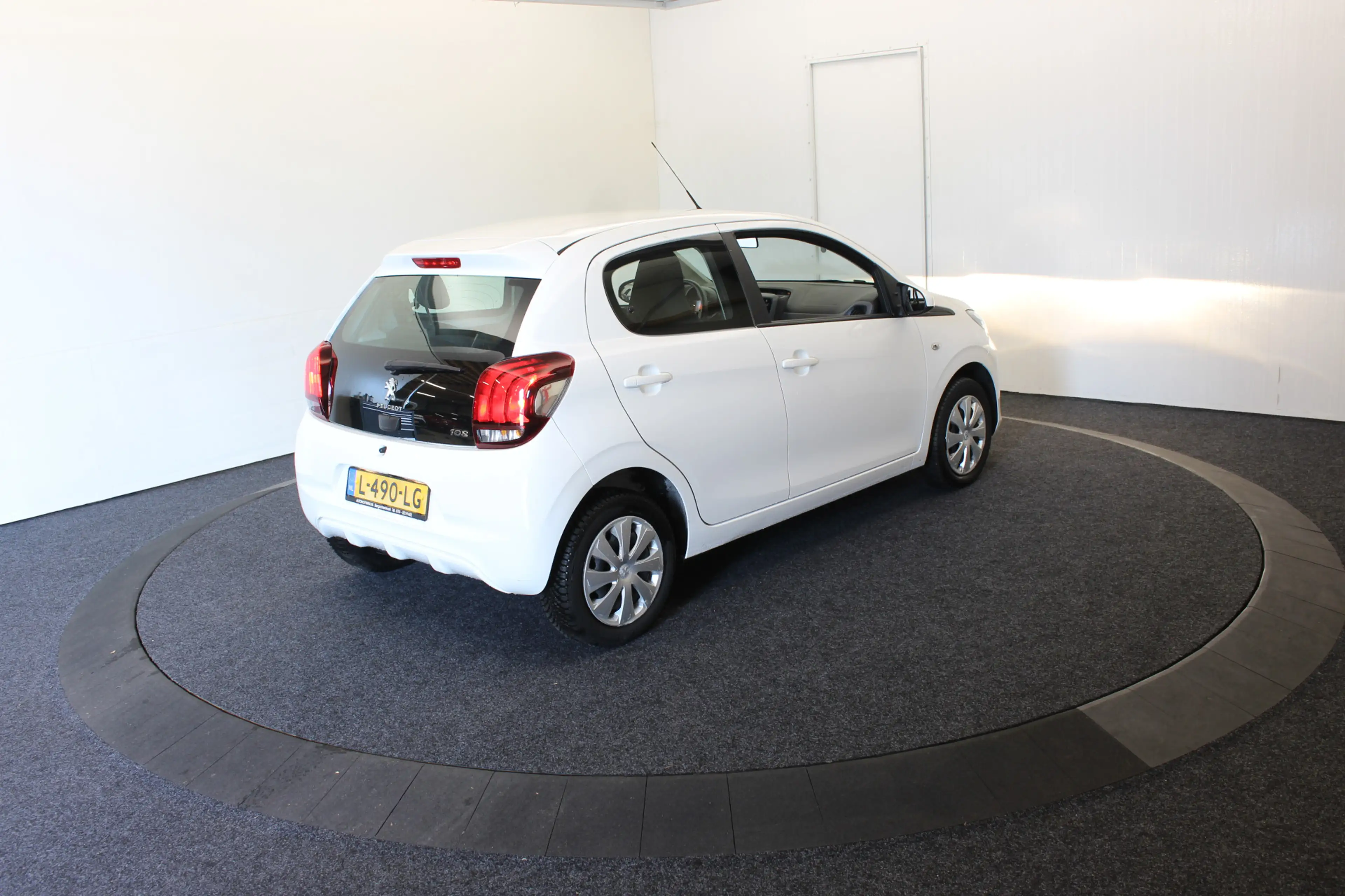 Peugeot 108 1.0 e-VTi Active Camera AppleCarplay — photo 10