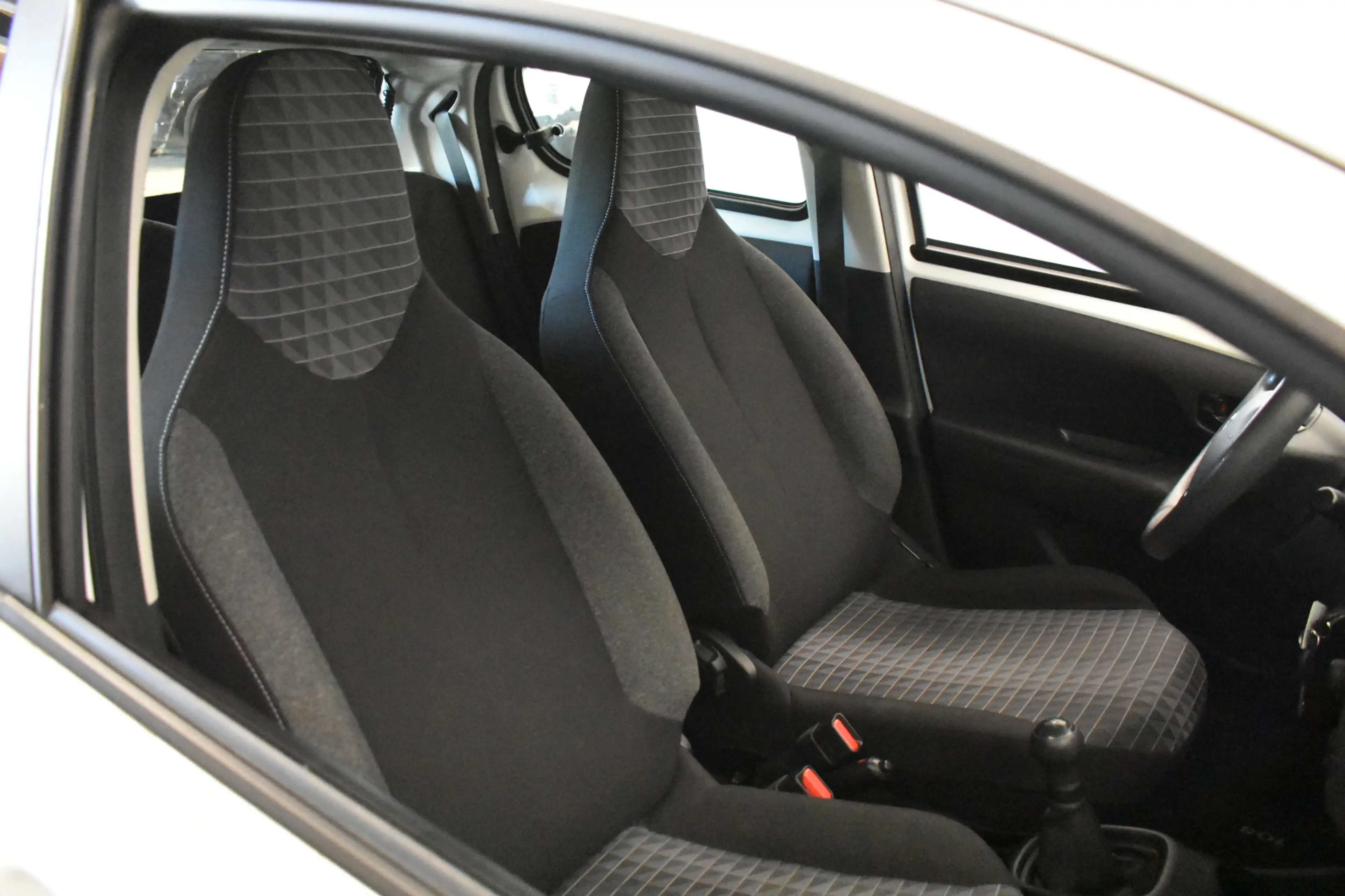Peugeot 108 1.0 e-VTi Active Camera AppleCarplay — photo 15