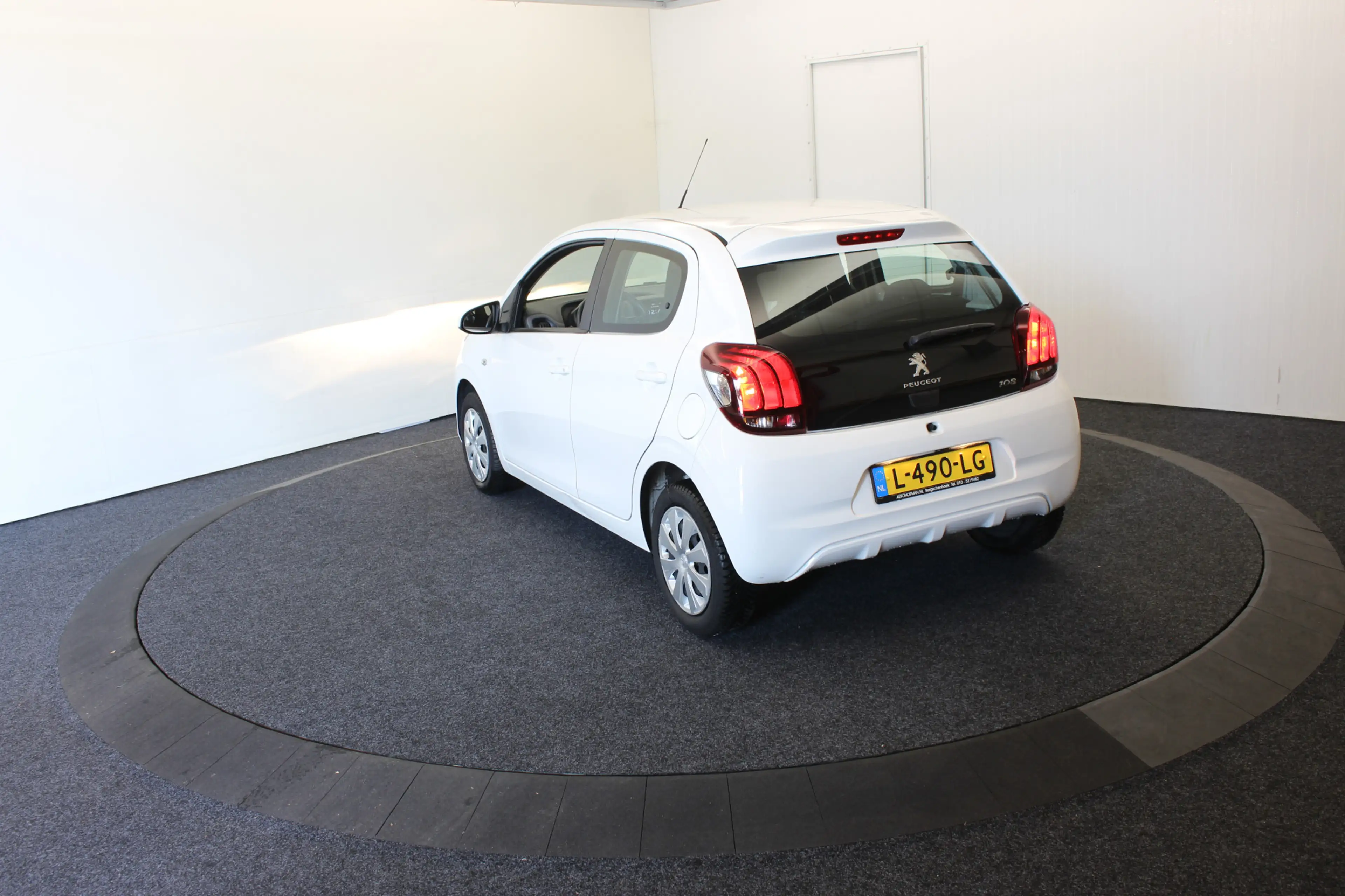 Peugeot 108 1.0 e-VTi Active Camera AppleCarplay — photo 9