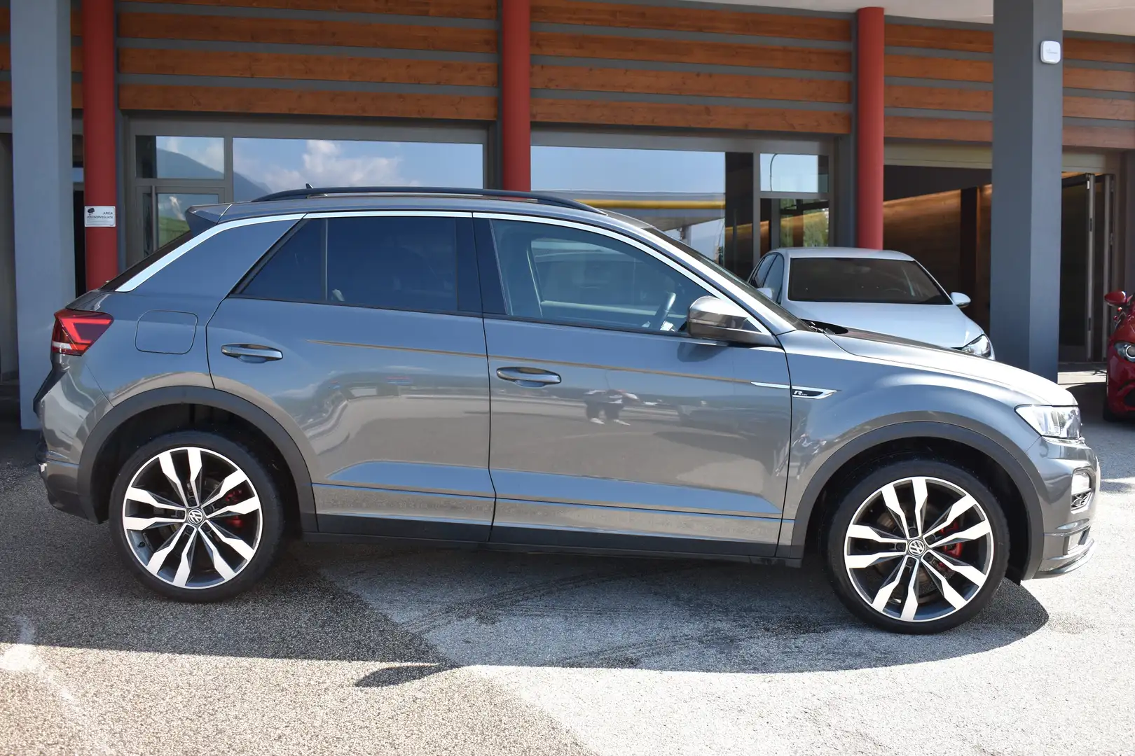 Volkswagen T-Roc 4 MOTION R-LINE 190CV BENZINA Grigio - 1