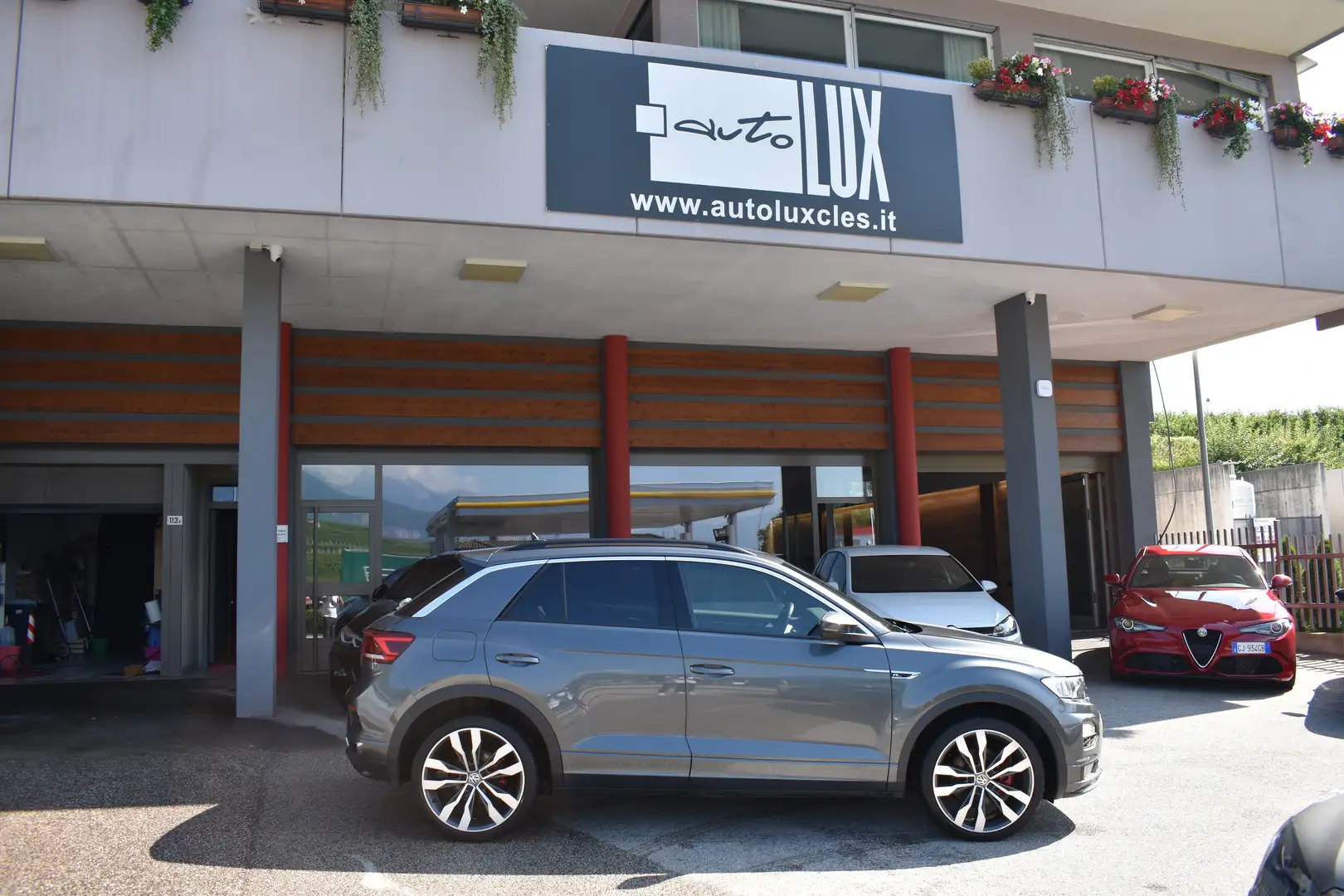 Volkswagen T-Roc 4 MOTION R-LINE 190CV BENZINA Grigio - 2