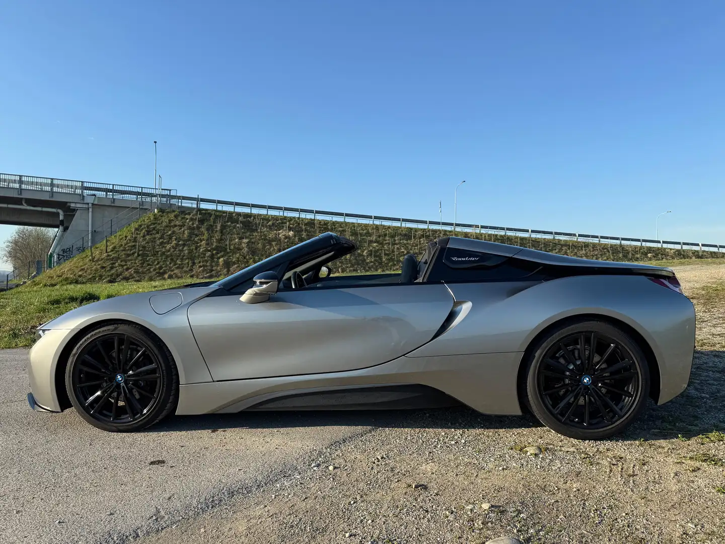 BMW i8 *** INDIVIDUAL L. *** Gesamt 374 PS *** Grau - 2