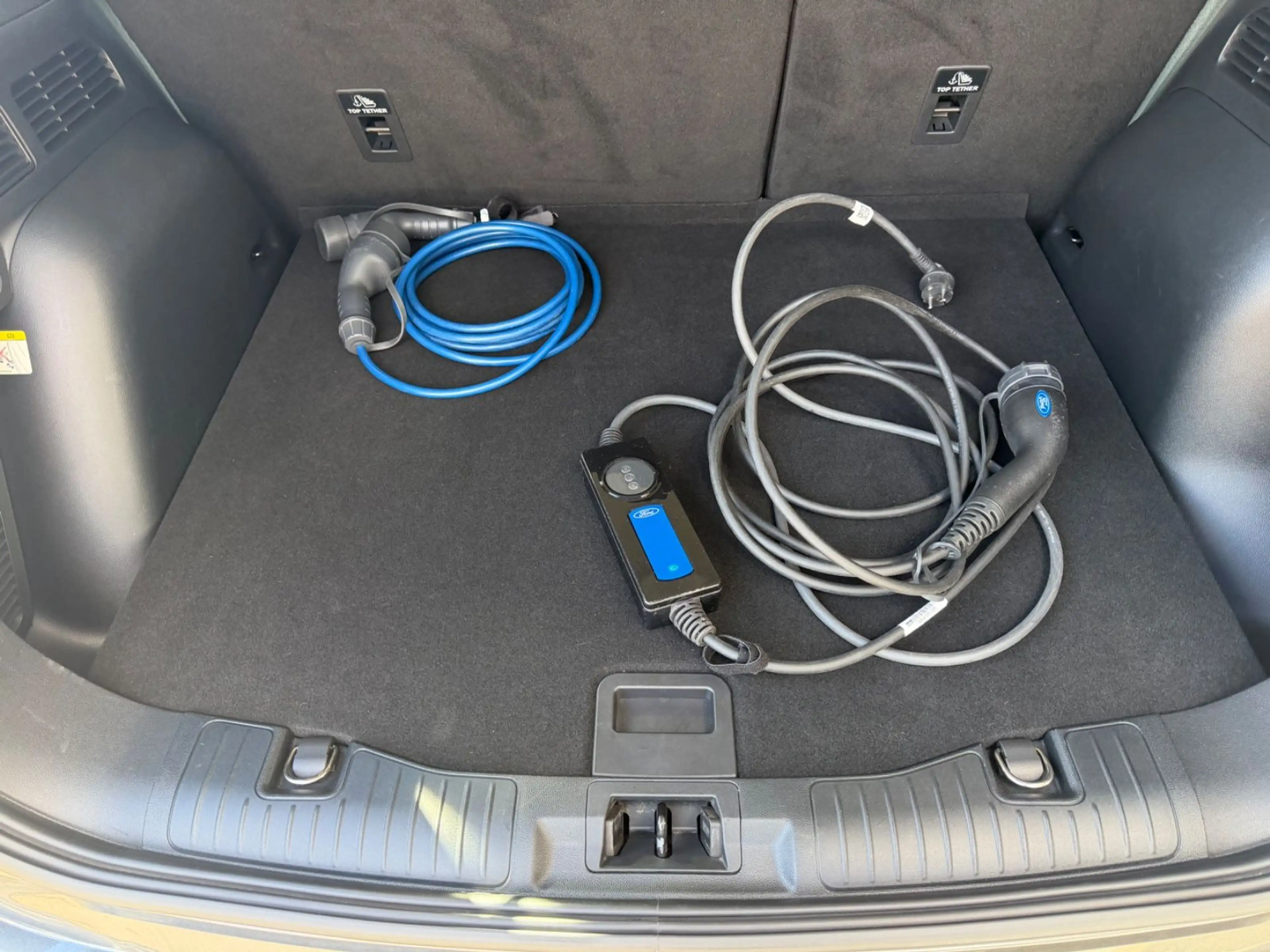 Ford Kuga PHev Titanium 2,5 165kW / el AHK /mit 2,99% — photo 6