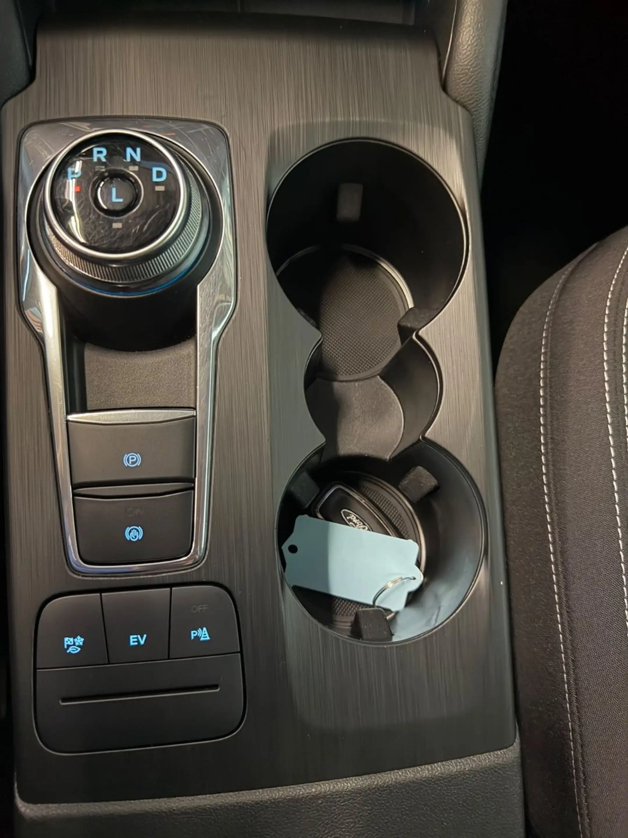Ford Kuga PHev Titanium 2,5 165kW / el AHK /mit 2,99% — photo 11