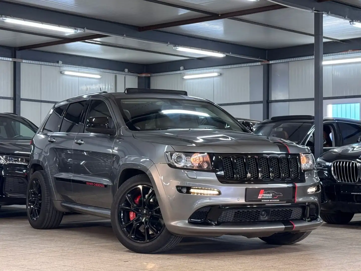 Jeep Grand Cherokee 6.4 V8 HEMI SRT CRBN*H&K*PANO*20´ Grau - 1
