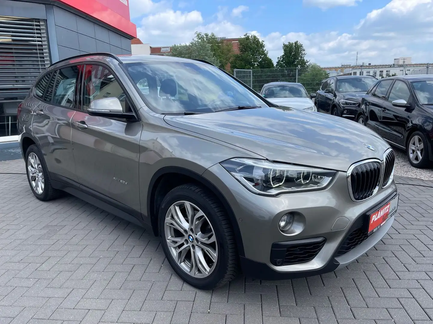 BMW X1 xDrive 20 d Advantage/Navi/SOS/Kamera Silber - 1