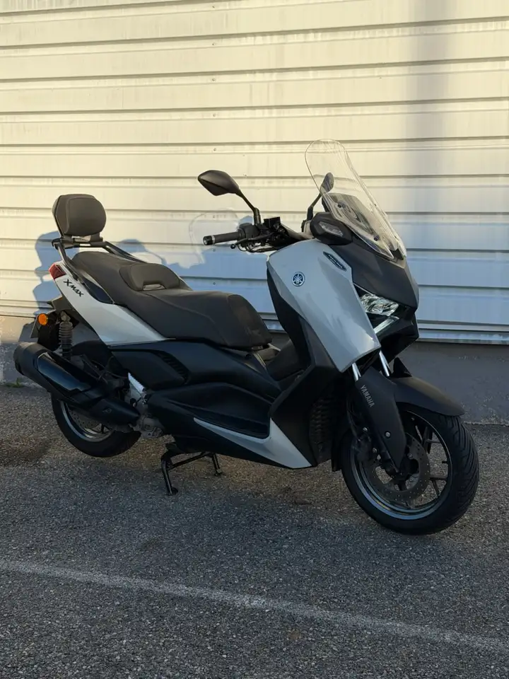 Yamaha X-Max 300