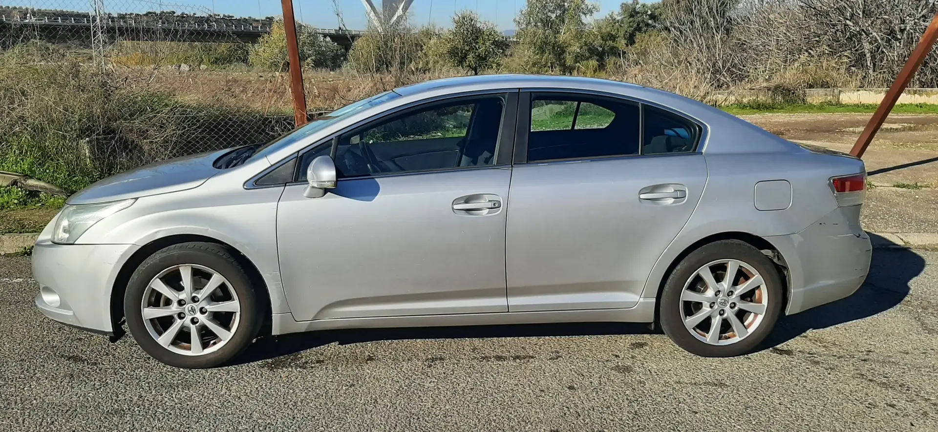Toyota Avensis Avensis 2.0D-4D Advance Advance Plateado - 1