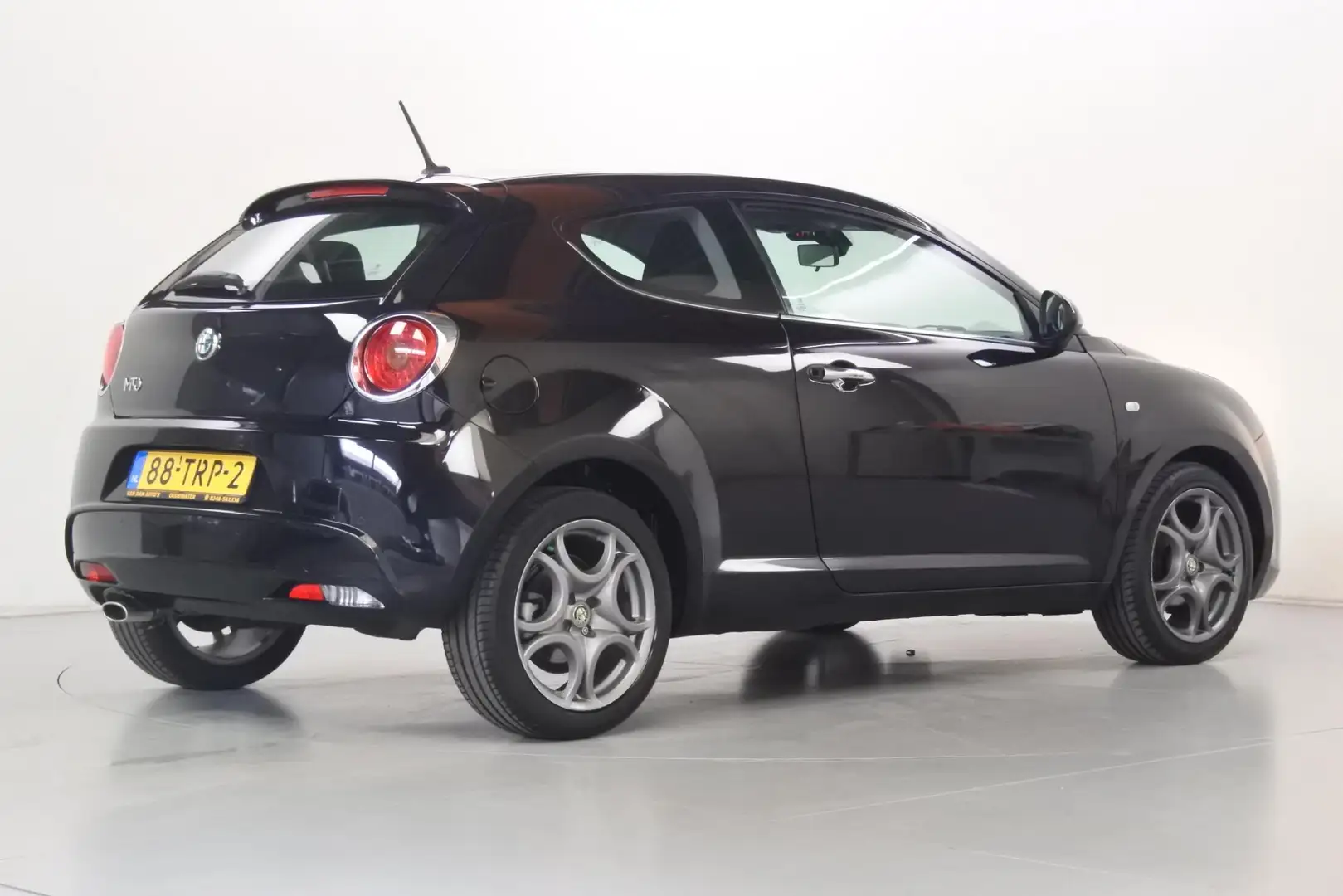 Alfa Romeo MiTo 1.4 Distinctive 17" BNS Premium Zwart - 2
