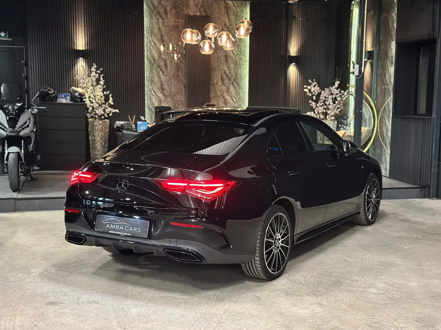 Mercedes-Benz CLA 250 Premium Plus Černá - 2