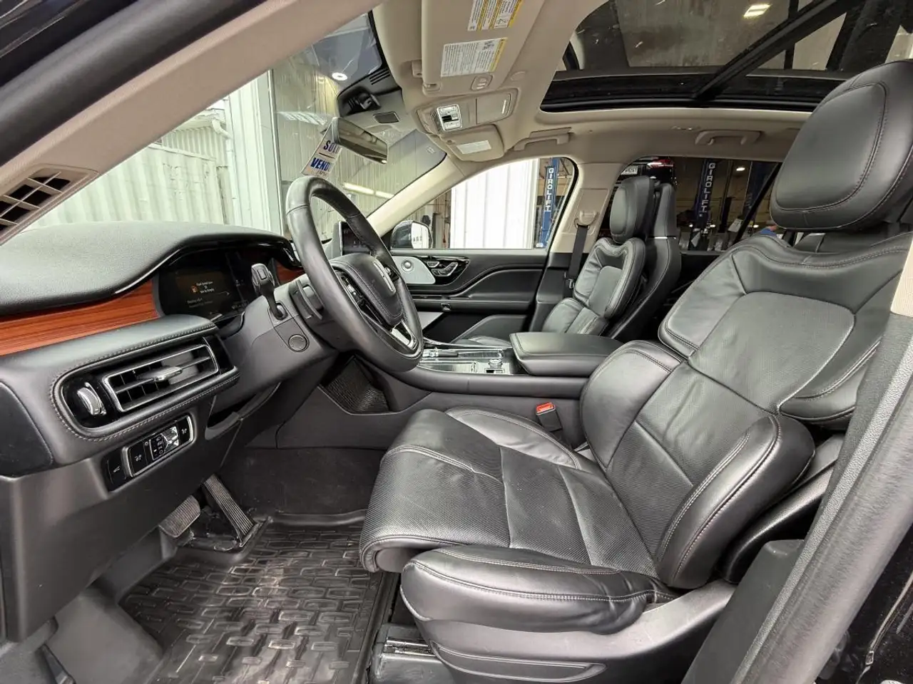 Lincoln Aviator снимка Lincoln Aviator
