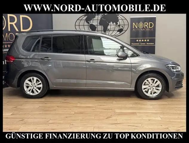 Volkswagen Touran view 8