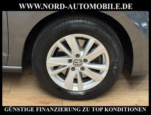 Volkswagen Touran view 15
