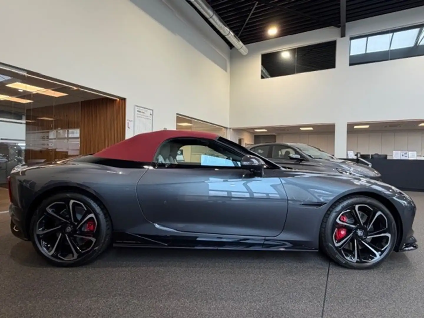 MG Cyberster Gris - 2