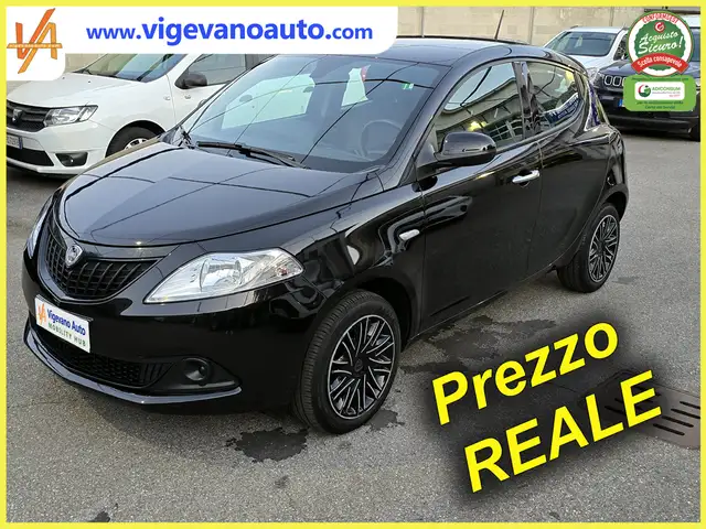 Lancia Ypsilon 1.0 firefly hybrid 5Posti - Prezzo Reale