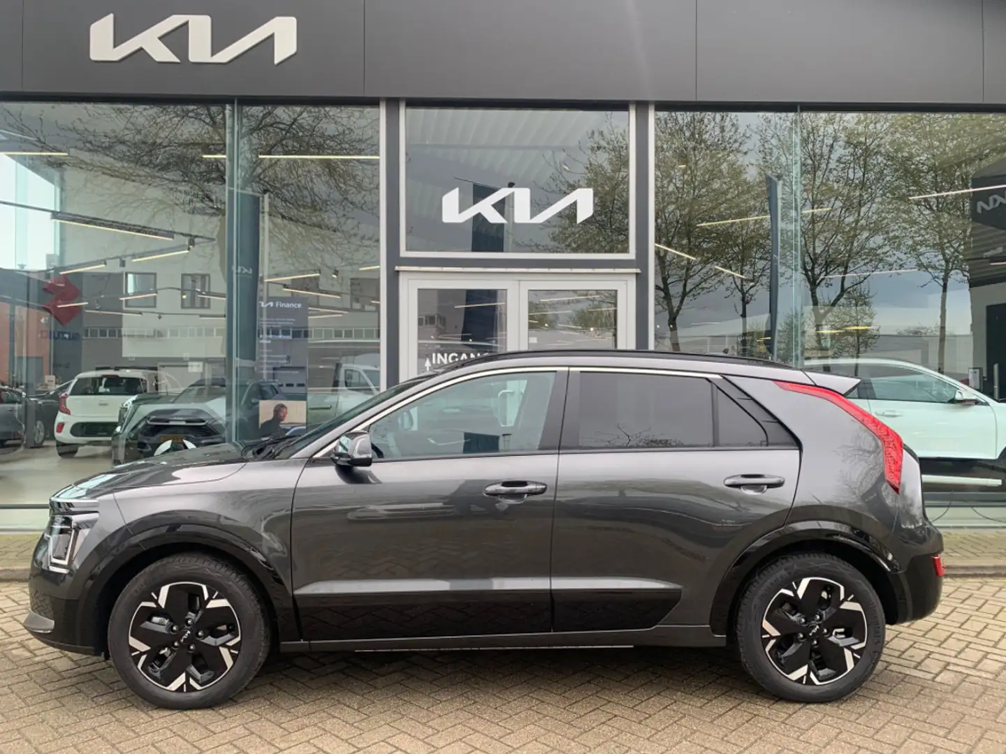 Kia e-Niro EV Limited Edition 64.8 kWh Tijdelijk beschikbaar! Zwart - 2