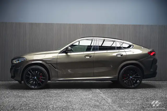 BMW X6 view 4