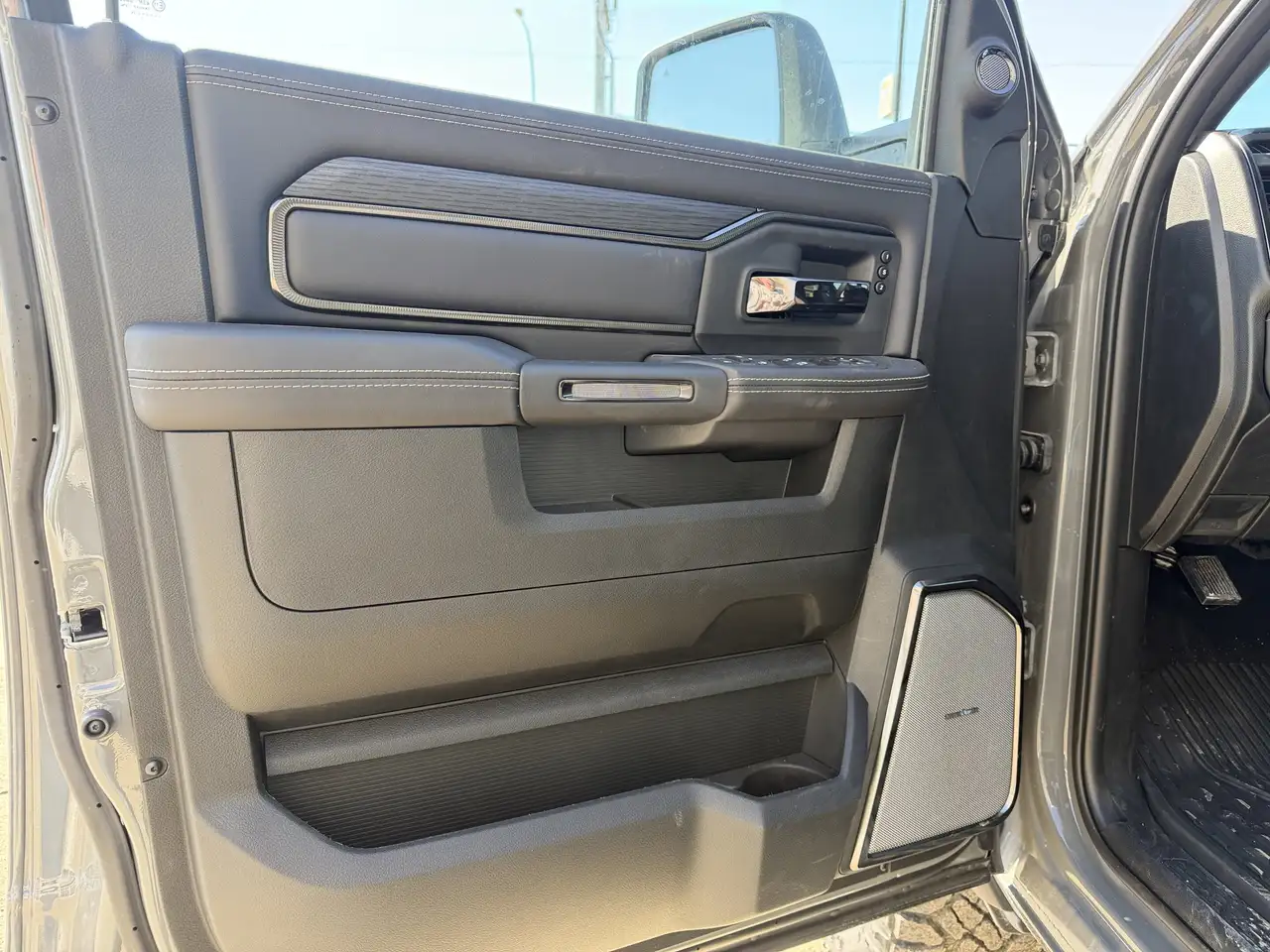 RAM 2500 снимка RAM 2500