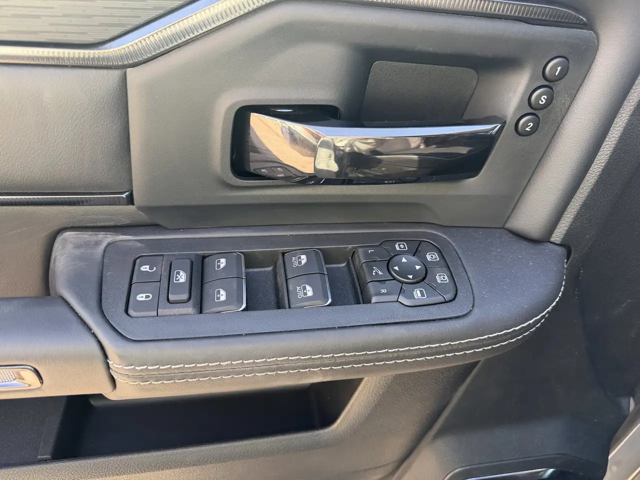 RAM 2500 снимка RAM 2500