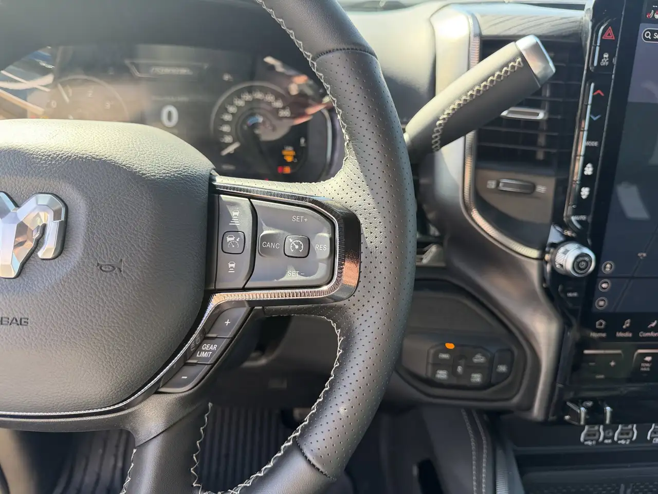 RAM 2500 снимка RAM 2500