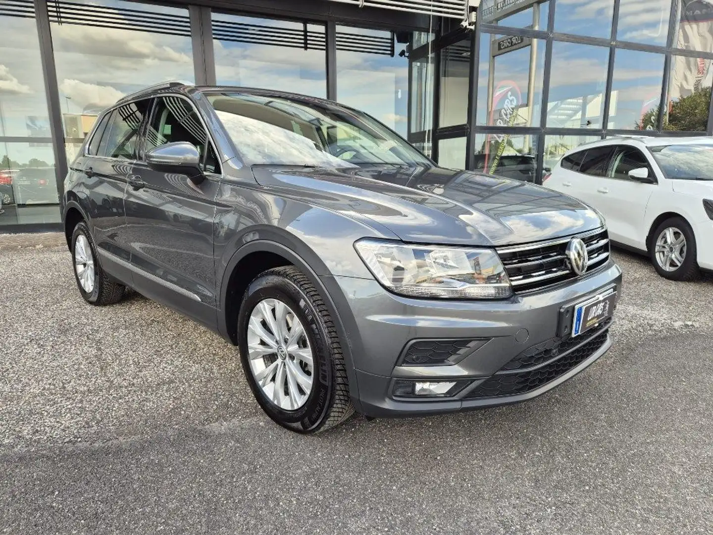 Volkswagen Tiguan 2.0 TDI SCR DSG 4MOTION Advanced BMT Gris - 2
