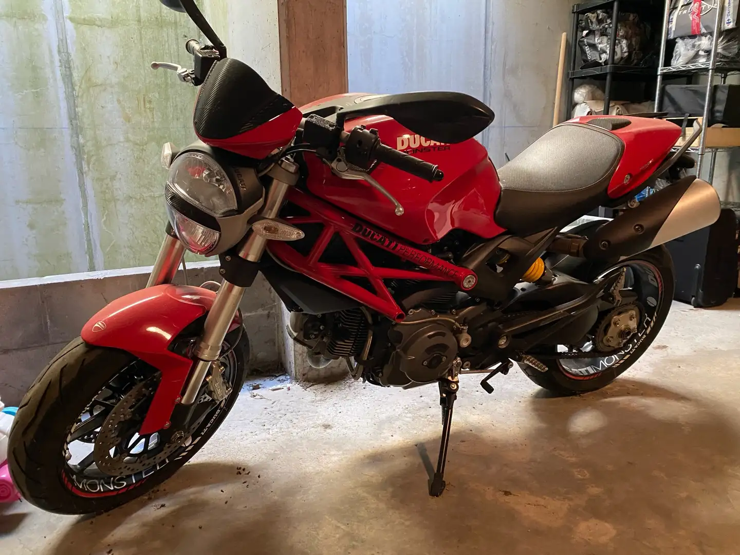 Ducati Monster 796 crvena - 2