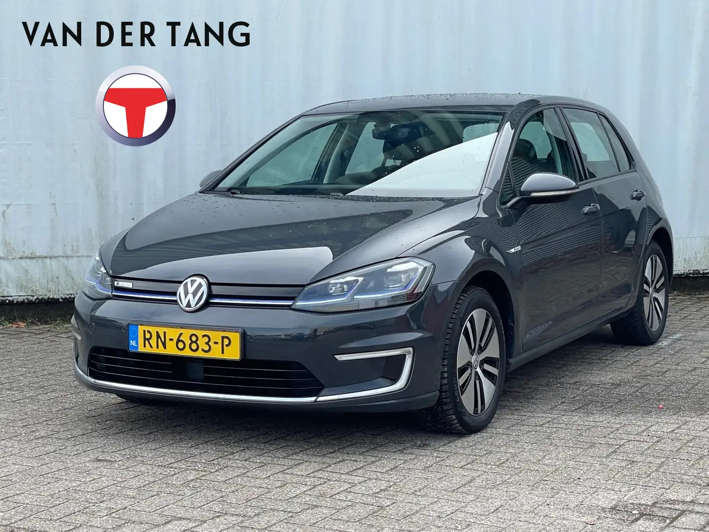 Volkswagen e-Golf e-Golf 36kWh Warmtepomp! / Navi / Carplay SOH94% Grijs - 1
