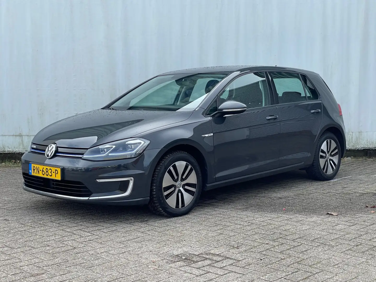 Volkswagen e-Golf e-Golf 36kWh Warmtepomp! / Navi / Carplay SOH94% Grijs - 2