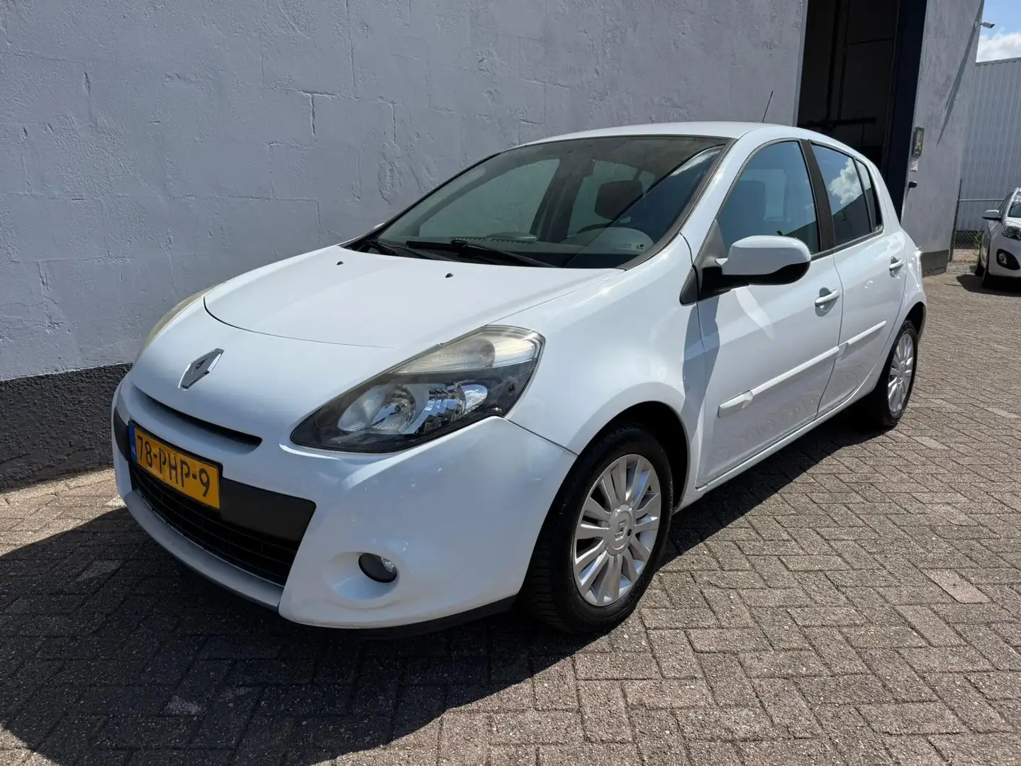 Renault Clio 1.2 Collection 5-Deurs - Airco - LMV Wit - 1