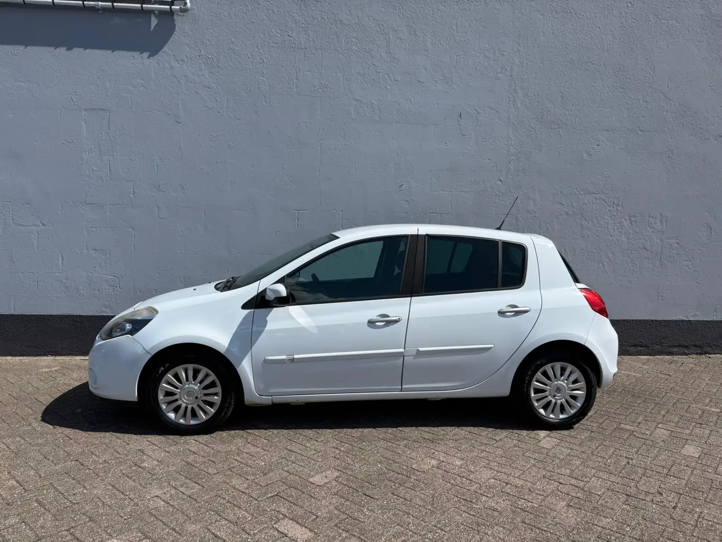 Renault Clio 1.2 Collection 5-Deurs - Airco - LMV Wit - 2