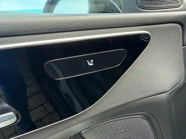 Mercedes-Benz C-Class view 15
