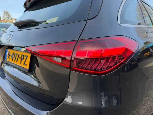Mercedes-Benz C-Class view 11