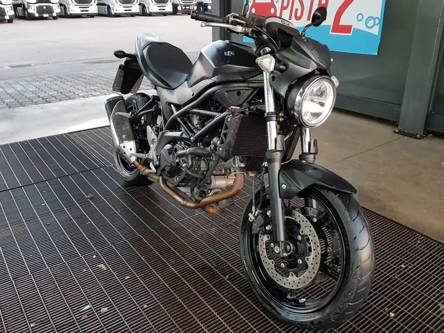 Suzuki SV 650 Negro - 2