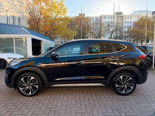 Hyundai TUCSON Premium 2WD Autom.*LEDER*NAV*SHZ*360°