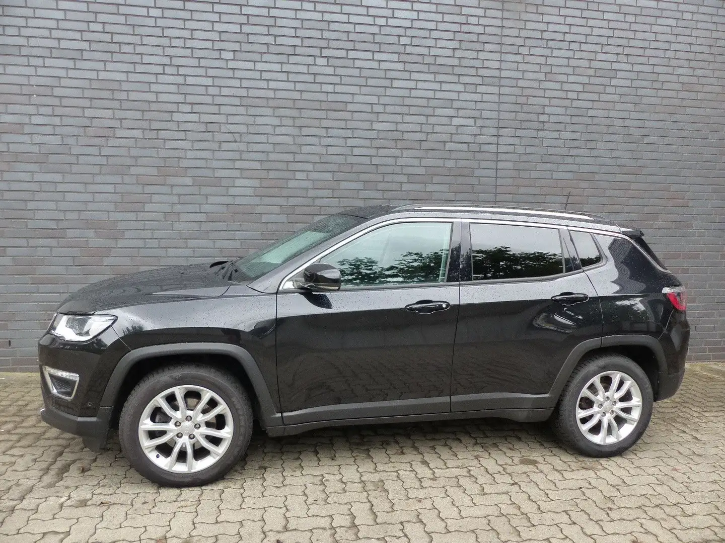 Jeep Compass Limited FWD Leder/Navi/Kamera/Xenon/AHK Schwarz - 2
