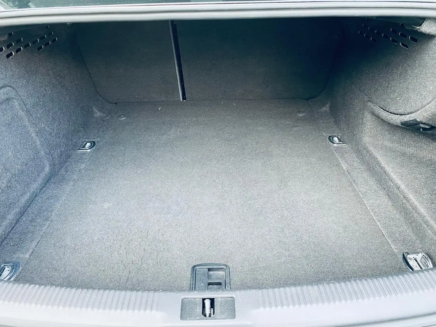 Audi A4 Automatik Schwarz - 2