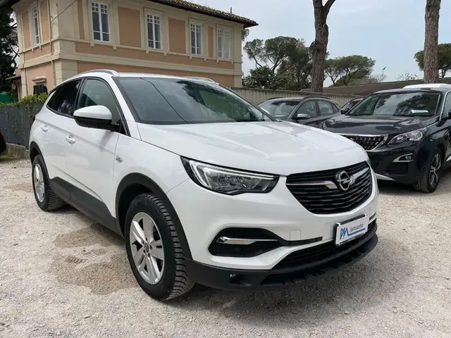 Opel Grandland view 4