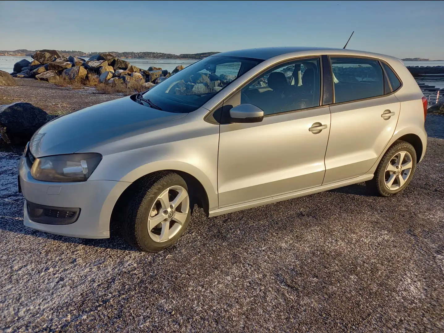 Volkswagen Polo 1.2L 70 ch Argent - 1