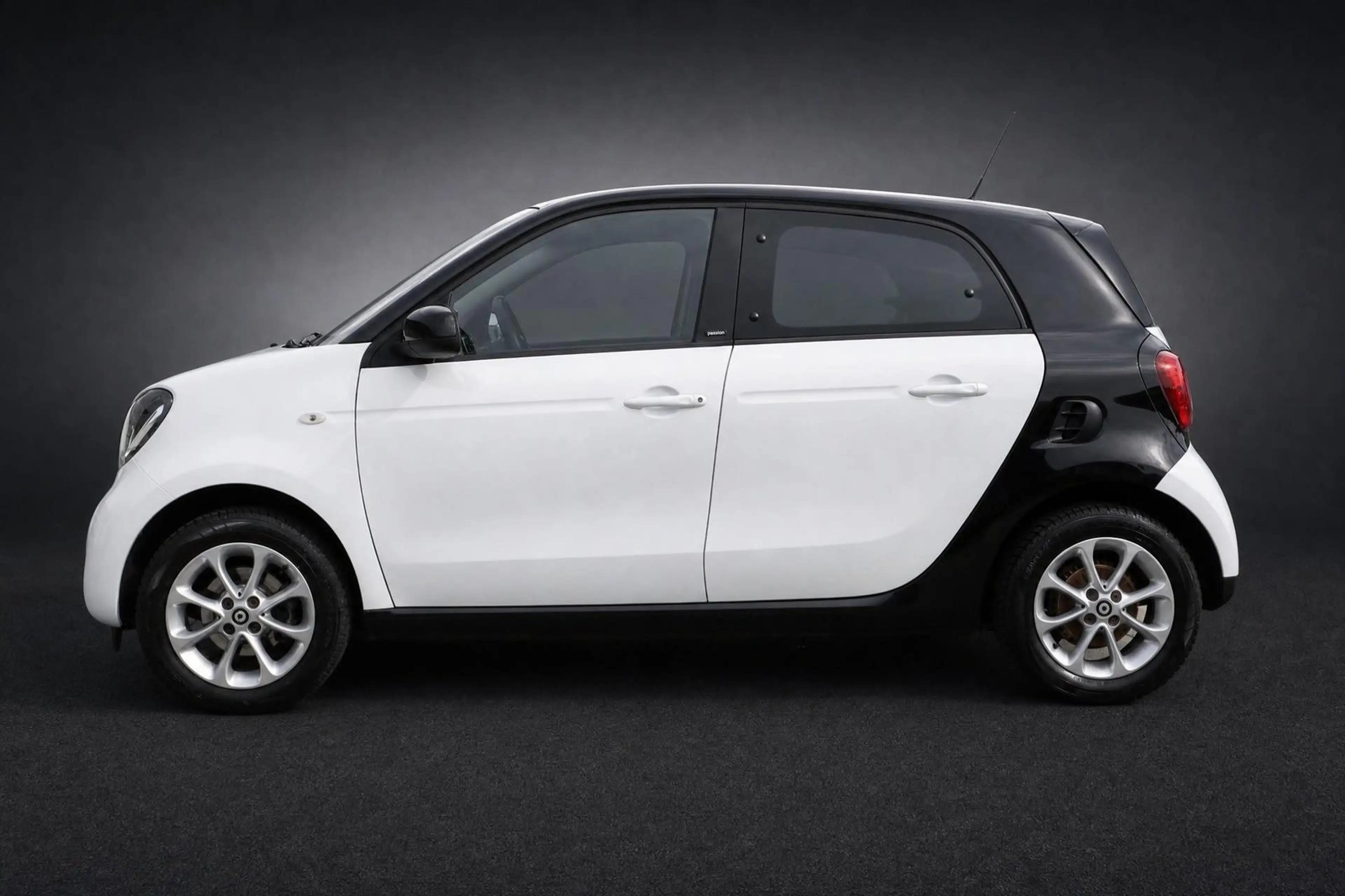 smart forFour PASSION*LED*TEMPOMAT*SITZH*PDC*AMBIENTE* — photo 4