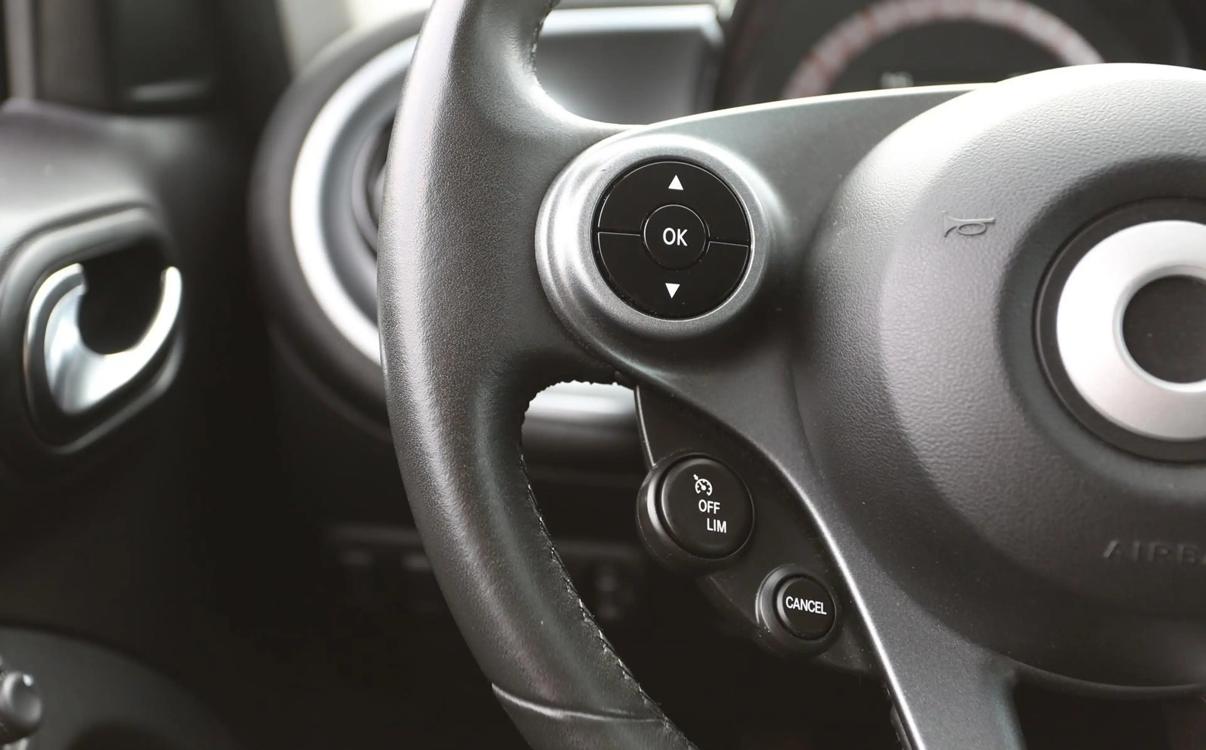 smart forFour PASSION*LED*TEMPOMAT*SITZH*PDC*AMBIENTE* — photo 15
