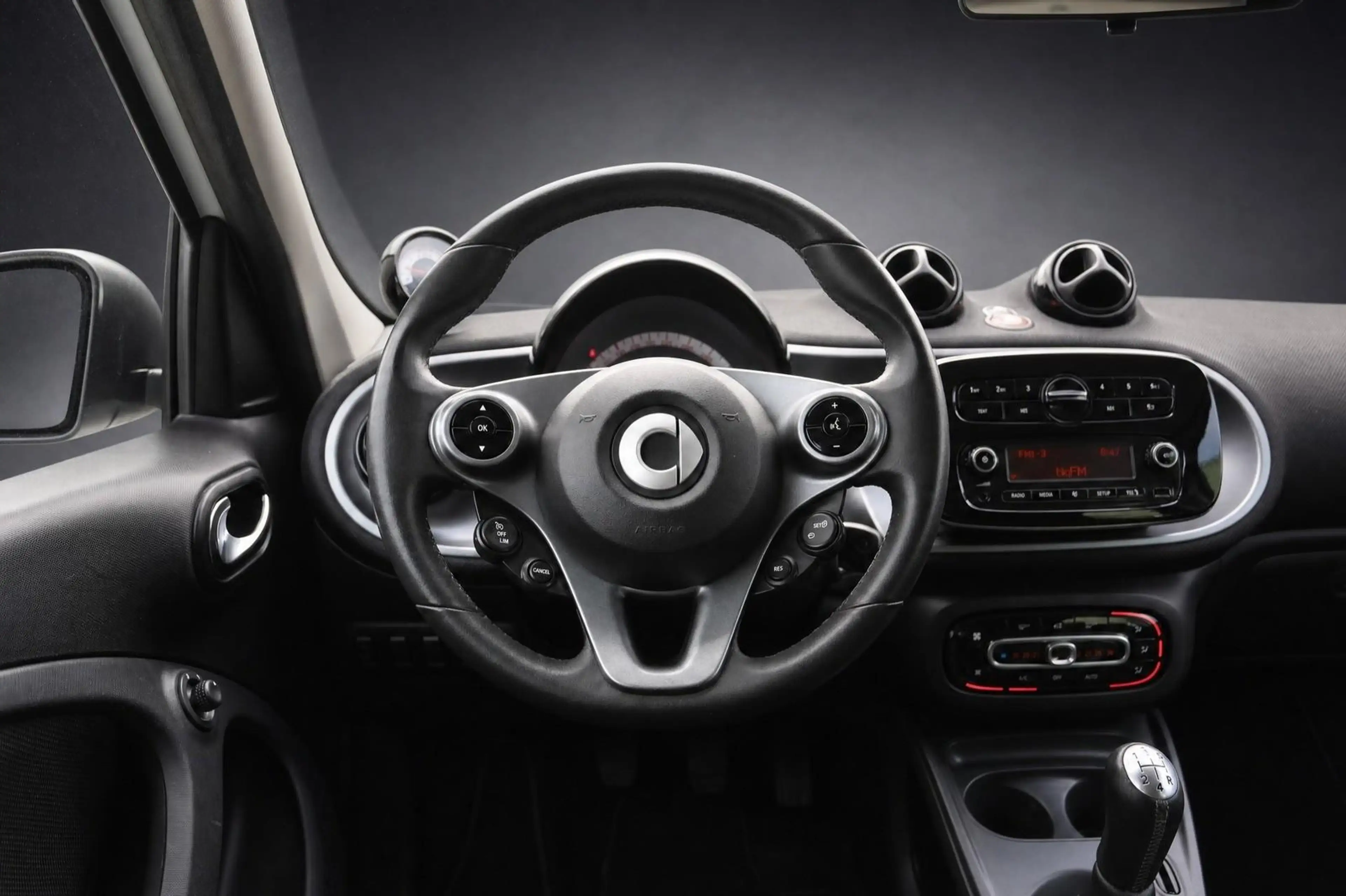smart forFour PASSION*LED*TEMPOMAT*SITZH*PDC*AMBIENTE* — photo 8