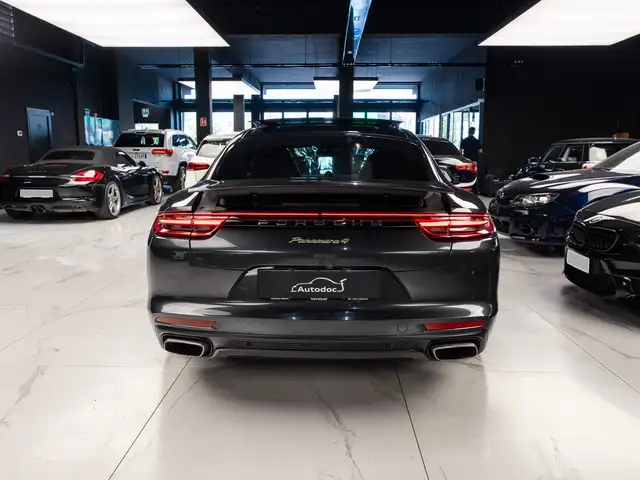 Porsche Panamera view 5