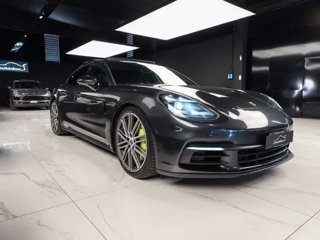 Porsche Panamera view 3