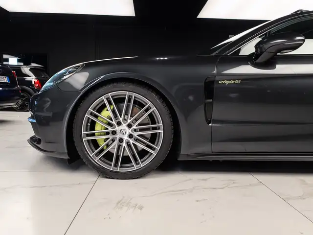 Porsche Panamera view 20