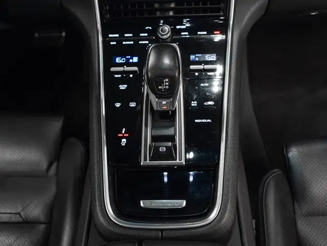 Porsche Panamera view 13