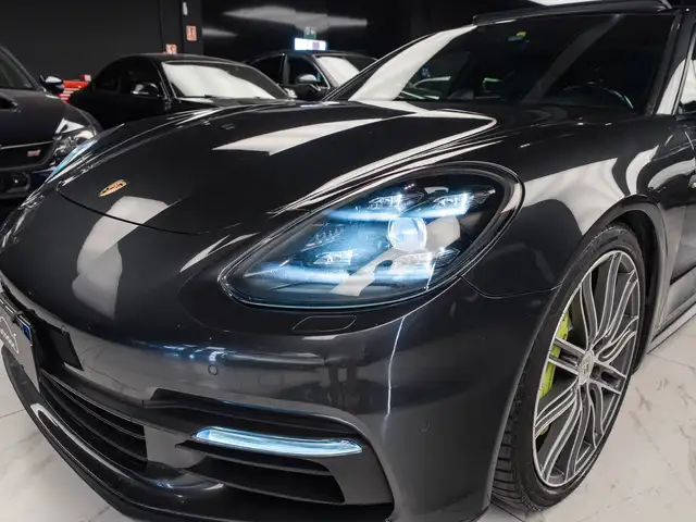 Porsche Panamera view 21