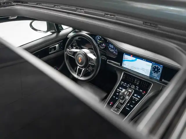 Porsche Panamera view 18