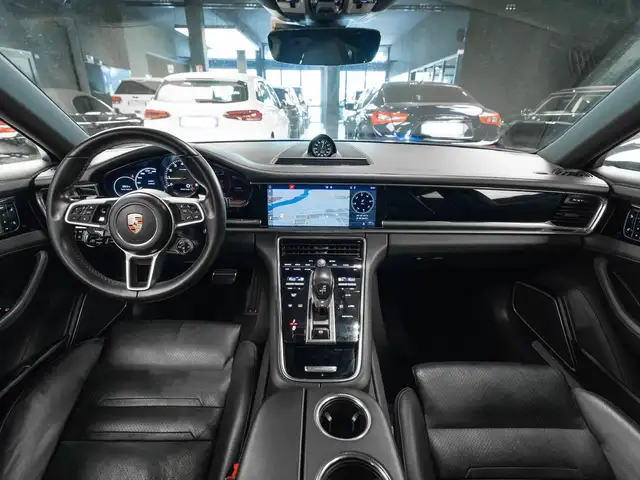 Porsche Panamera view 9