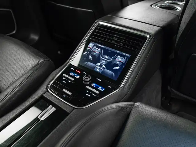 Porsche Panamera view 16